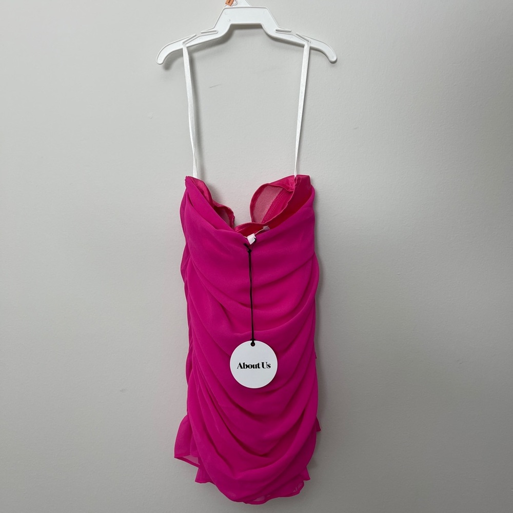 About US Lorraine Ruched Skirt in Hot Pink - Picture 4 of 6